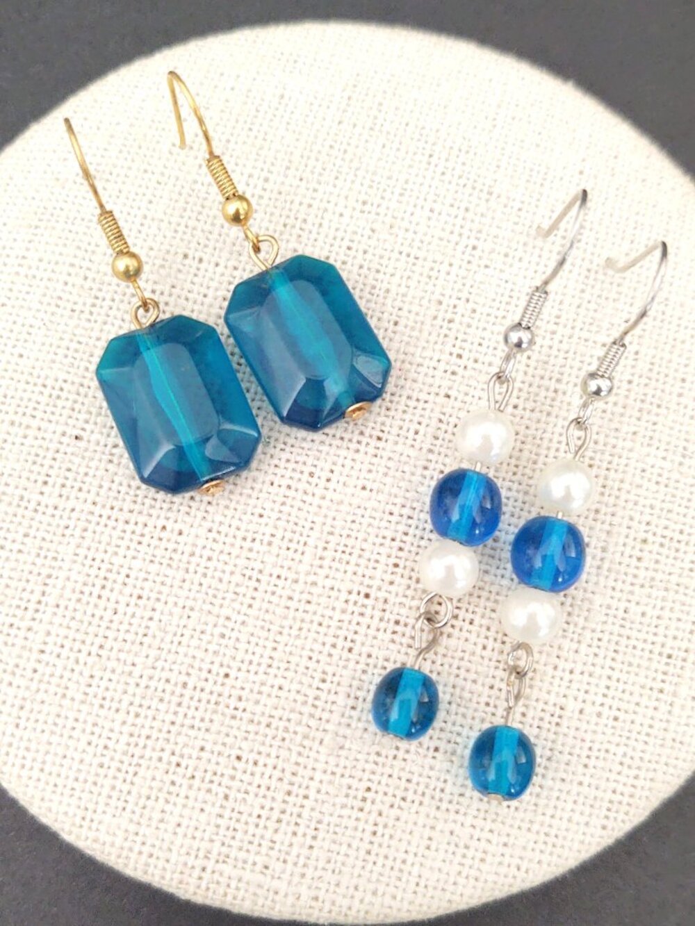 2 pairs of blue dangle earrings